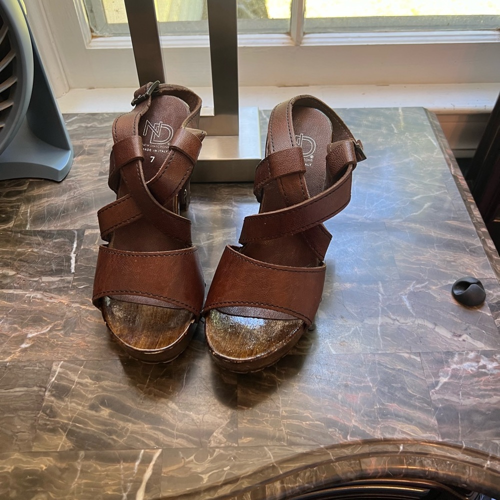 New Directions Dark Brown Strappy Sandals